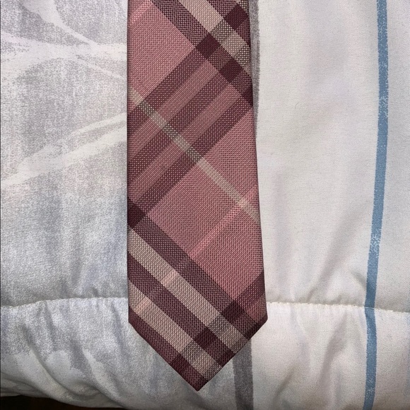 BURBERRY TIE PINK MONT CONDITION NEVER WORN - Picture 1 of 5